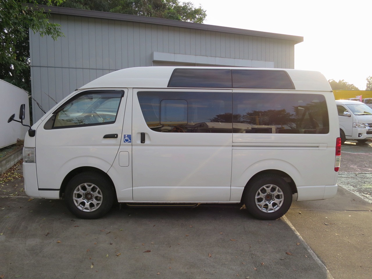 売約済 レジアスエース ウェルキャブ Bタイプ 10名乗 車イス2台積 トヨタ 東和モータース販売